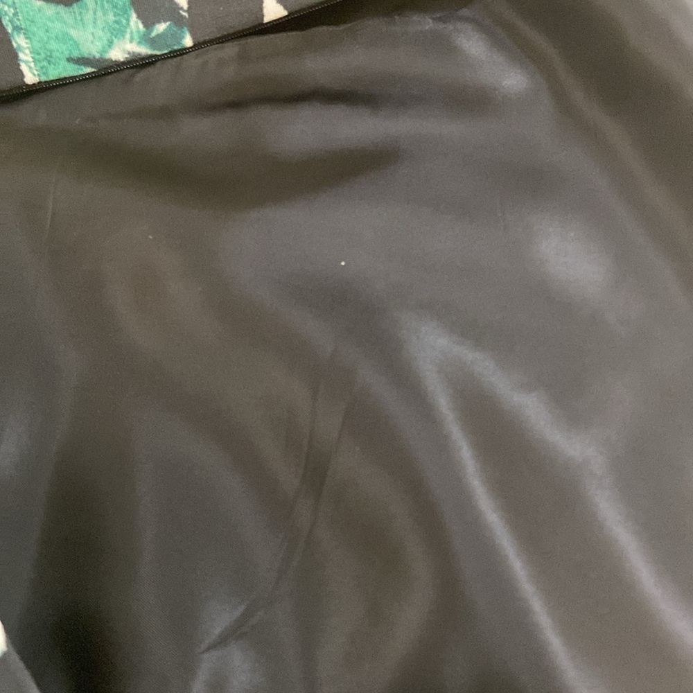 BROOKS BROTHER, GREEN,BLACK AND WHITE,FLORAL ABSTRACT PATTERNED DRESS.SI… - Picture 11 of 13
